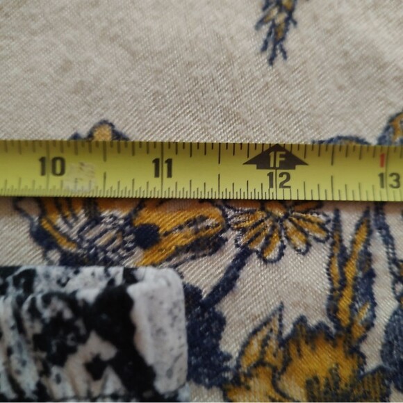 Black and White Snake Patterned Stretch Leggings Medium - Picture 6 of 6